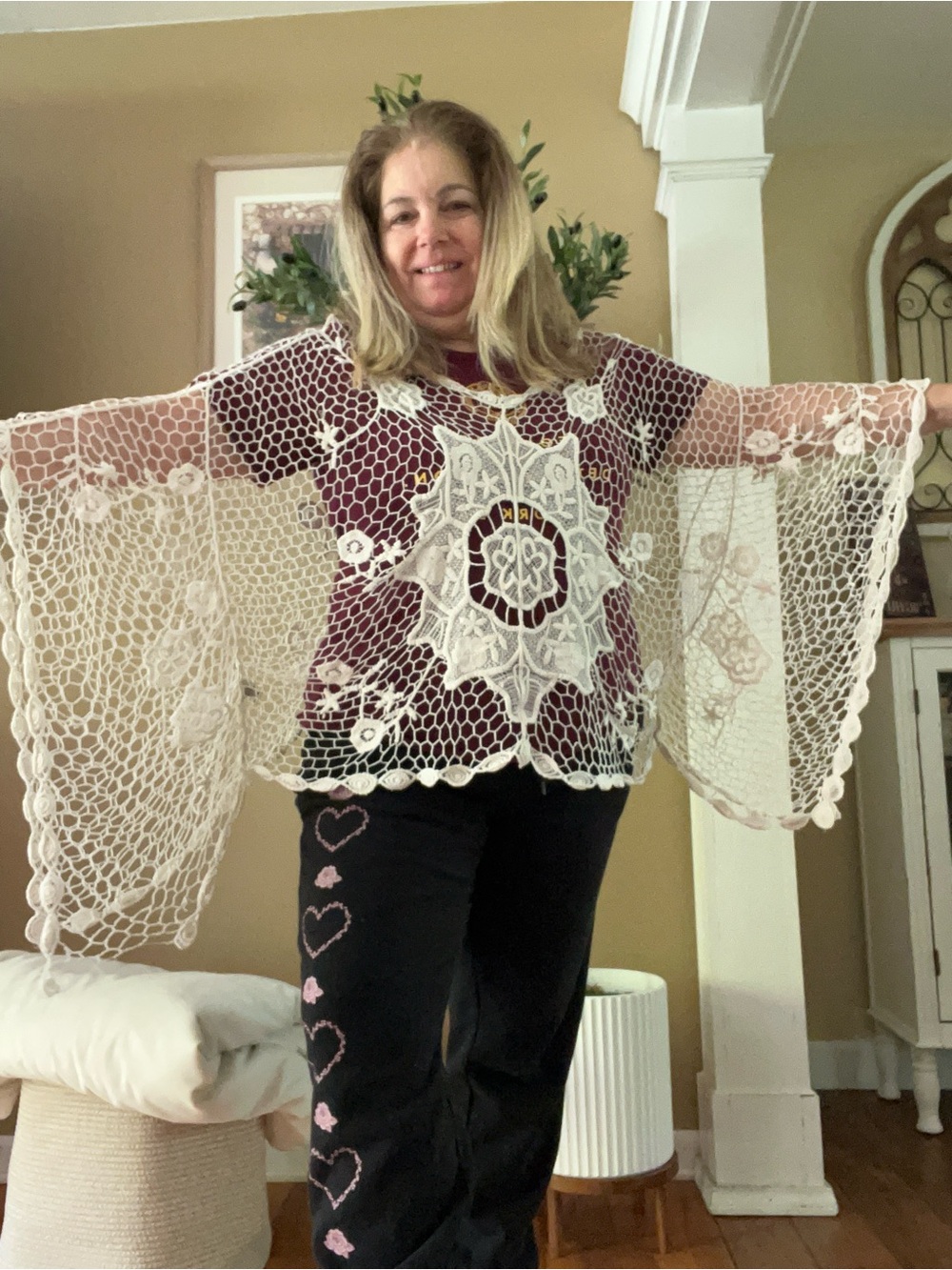 Vintage Havana Women’s Medium Cream Crochet Ivory Lace Overlay Top with sleeves